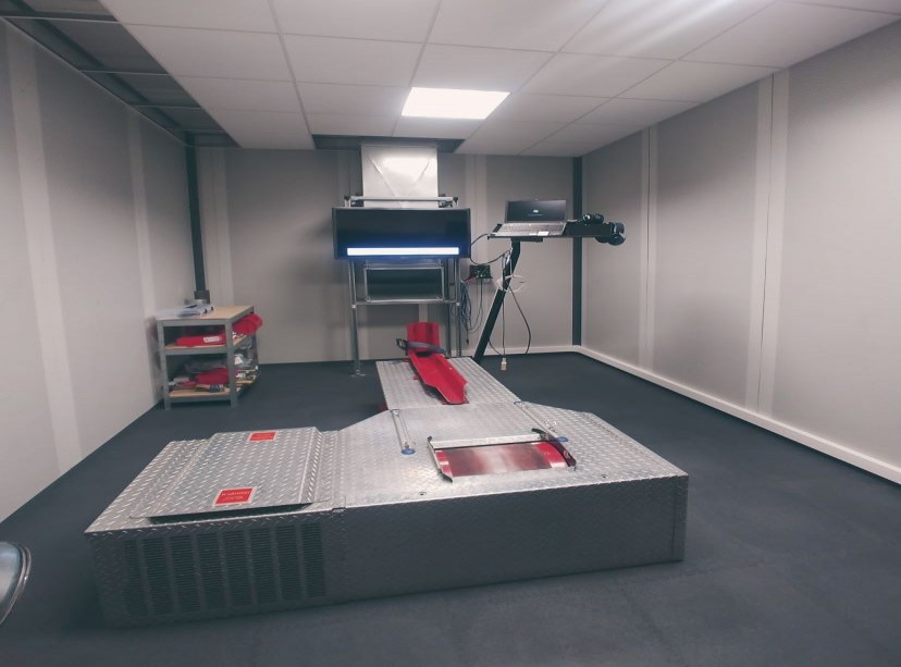 Cabine pour banc moto en Dalles PVC GE70 + Traitées